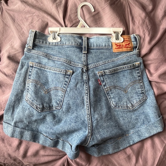 Levi high waisted mom shorts - Picture 2 of 3
